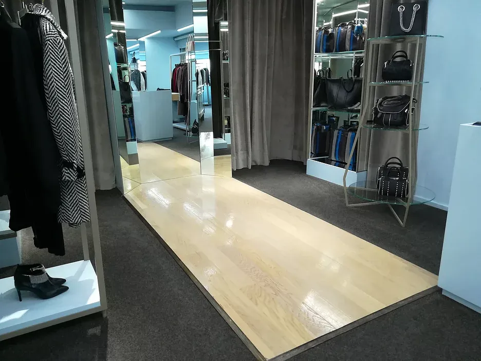 Pulizie professionali negozio sito in C.so Umberto I, Pescara